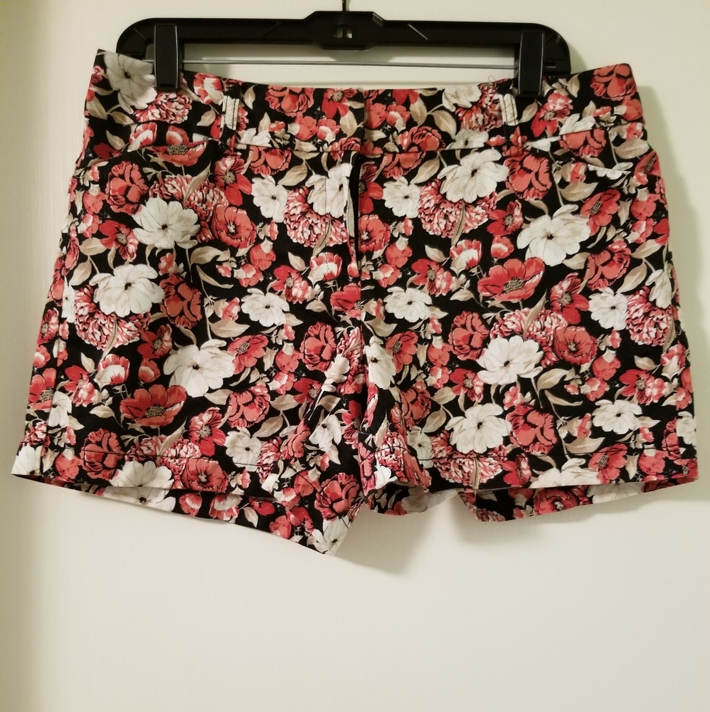 WHBM white and pink floral shorts short inseam